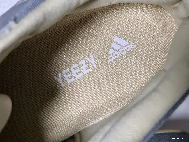 hype v2 'Magnet' Yeezy FV9922 700 Boost Adidas 0325